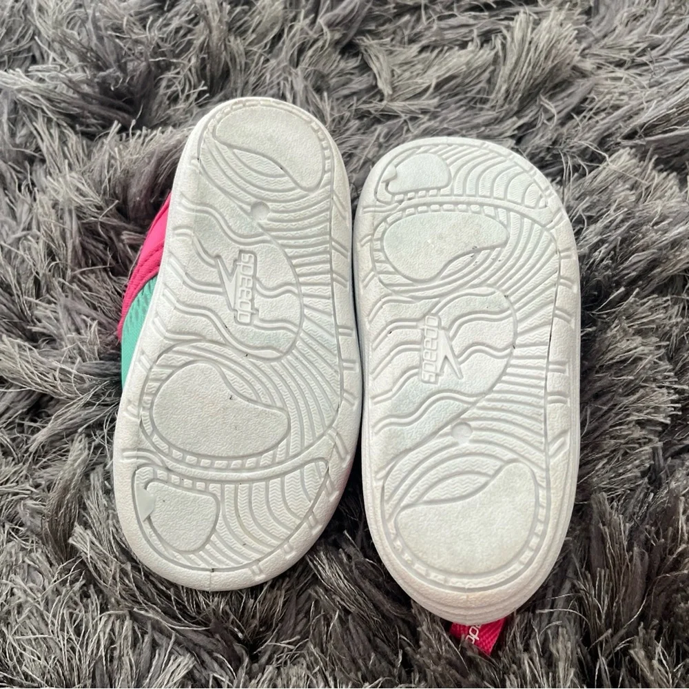 Speedo Water Shoes Size 5/6